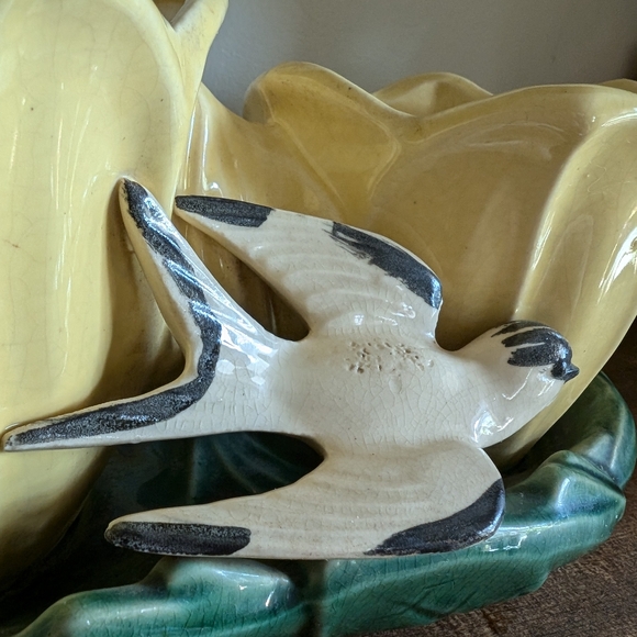 Vintage McCoy Ceramic Double Planter Yellow Tulips and Swallow Midcentury - Picture 11 of 12